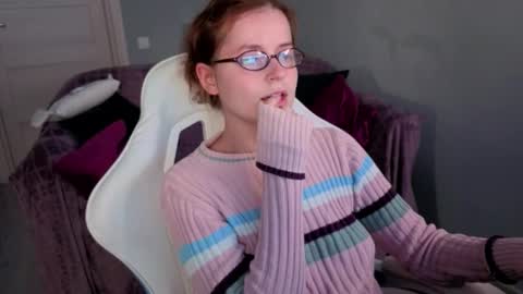 Snapshot of wow_luvng chatting on September 21, 2025, 1:57 pm Rebecy online show from September 21, 2025, 1:57 pm