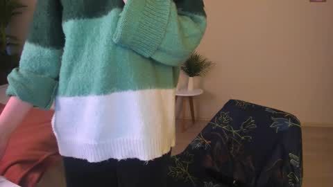 Snapshot of wow_luvng chatting on October 4, 2025, 2:04 pm Rebecy online show from October 4, 2025, 2:04 pm