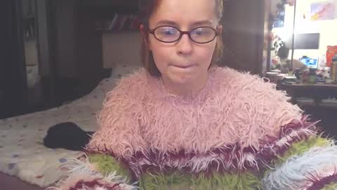 Snapshot of wow_luvng chatting on December 16, 2025, 6:57 pm Rebecy online show from December 16, 2025, 6:57 pm