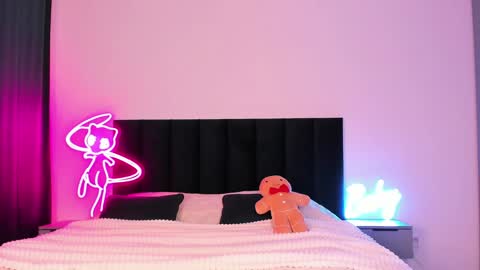 Snapshot of wowlovie666 chatting on December 21, 2024, 3:03 am Emi online show from December 21, 2024, 3:03 am