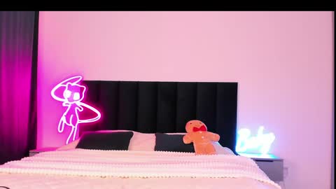 Snapshot of wowlovie666 chatting on December 31, 2024, 3:01 am Emi online show from December 31, 2024, 3:01 am