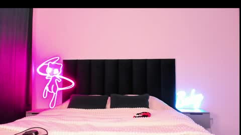 Snapshot of wowlovie666 chatting on February 12, 2025, 8:06 am Emi online show from February 12, 2025, 8:06 am