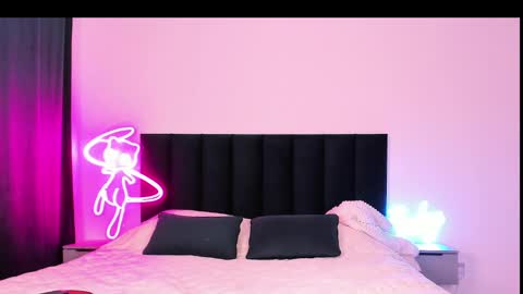 Snapshot of wowlovie666 chatting on February 24, 2025, 8:06 am Emi online show from February 24, 2025, 8:06 am