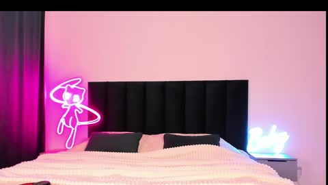 Snapshot of wowlovie666 chatting on March 3, 2025, 8:05 am Emi online show from March 3, 2025, 8:05 am