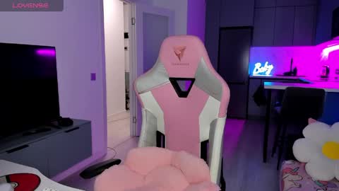 Emi online show from March 18, 2026, 4:59 am