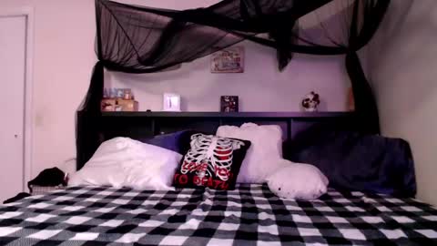 Snapshot of wrenleigh chatting on July 22, 2026, 8:06 am Crystal Lake online show from July 22, 2026, 8:06 am