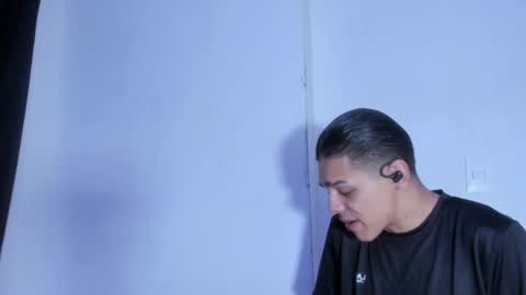 wyatt_smith71 online show from April 28, 2026, 6:02 pm