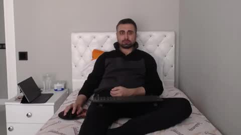 Mr. Lonely online show from April 14, 2026, 10:54 am