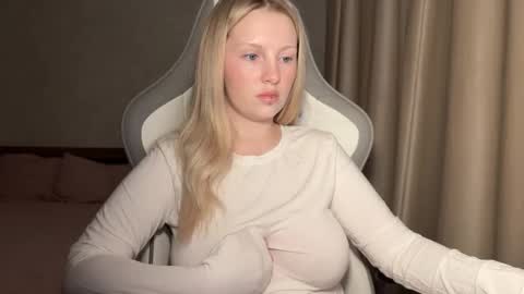 eva online show from November 19, 2025, 4:18 pm