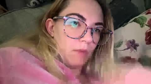 Snapshot of x_dreamgirl_x chatting on December 8, 2024, 12:30 pm Mariah online show from December 8, 2024, 12:30 pm