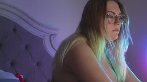 Snapshot of x_dreamgirl_x chatting on January 24, 2025, 6:24 am Mariah online show from January 24, 2025, 6:24 am