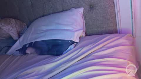 Snapshot of x_dreamgirl_x chatting on October 17, 2025, 2:37 am Mariah online show from October 17, 2025, 2:37 am