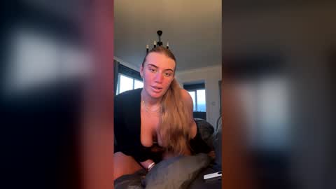 x_mb_x online show from March 19, 2026, 6:23 pm