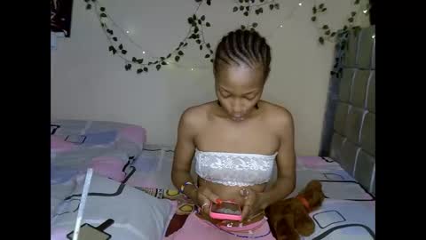 Snapshot of xalia_caramel chatting on May 12, 2026, 8:55 am Alexa online show from May 12, 2026, 8:55 am