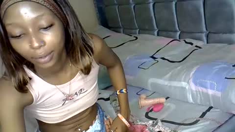Snapshot of xalia_caramel chatting on June 10, 2026, 9:35 pm Alexa online show from June 10, 2026, 9:35 pm