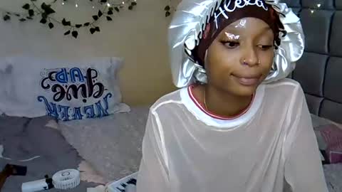 Snapshot of xalia_caramel chatting on July 1, 2026, 9:14 pm Alexa online show from July 1, 2026, 9:14 pm