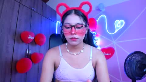 Snapshot of xallysonx_ chatting on February 20, 2025, 11:20 am XALLYSONX online show from February 20, 2025, 11:20 am