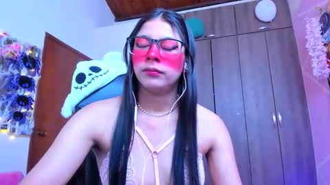 Snapshot of xallysonx_ chatting on October 19, 2025, 11:22 am XALLYSONX online show from October 19, 2025, 11:22 am