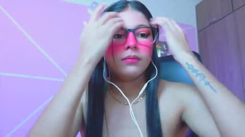 Snapshot of xallysonx_ chatting on May 25, 2026, 12:00 pm XALLYSONX online show from May 25, 2026, 12:00 pm