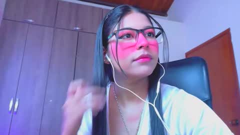 Snapshot of xallysonx_ chatting on June 5, 2026, 12:00 pm XALLYSONX online show from June 5, 2026, 12:00 pm