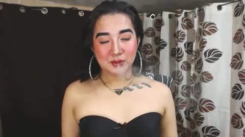 Nira   NOT INTO CHEAP GUYS  online show from January 23, 2025, 8:56 pm