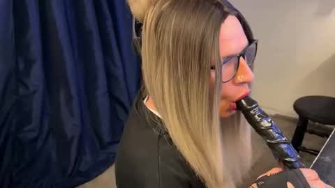 Snapshot of xdresserwithass588292 chatting on November 28, 2025, 8:17 am xdresserwithass online show from November 28, 2025, 8:17 am