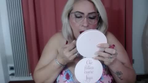 Snapshot of xelenaxx chatting on May 4, 2026, 7:37 am Elena online show from May 4, 2026, 7:37 am