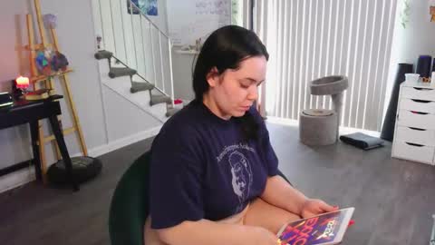 Snapshot of xenaluvss chatting on February 25, 2026, 5:33 pm Goddess Xena online show from February 25, 2026, 5:33 pm