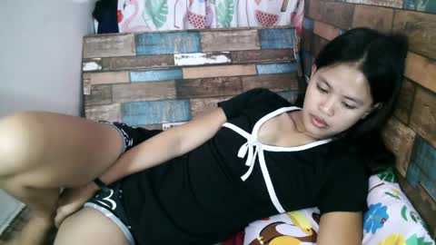 xgurlxlaloox online show from May 19, 2026, 3:13 am