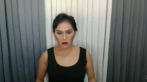 GWEN THOMPSON .......   online show from December 23, 2024, 10:44 pm