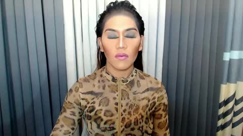 GWEN THOMPSON .......   online show from February 15, 2025, 6:23 pm