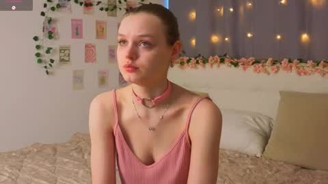 Snapshot of xiaobrunscheen chatting on November 20, 2025, 4:12 am Luna and Lina online show from November 20, 2025, 4:12 am