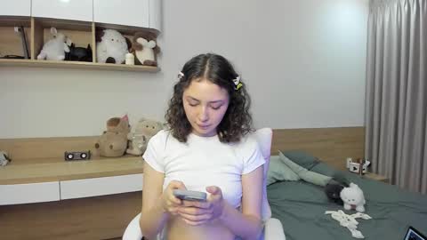 Xiao online show from November 16, 2025, 1:28 pm