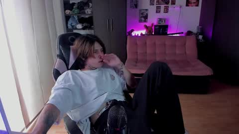 Snapshot of xice_boy chatting on May 13, 2026, 7:33 pm xIce Boy online show from May 13, 2026, 7:33 pm