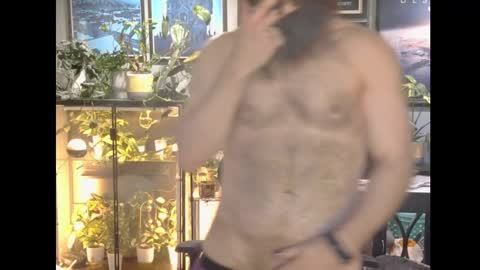 xiisil online show from November 12, 2025, 6:19 pm