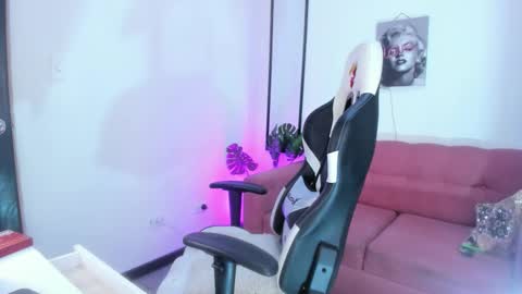 xiomara_as online show from February 16, 2026, 1:07 pm