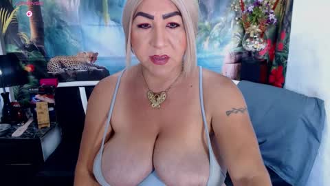 XIOMY   give LIKE on my page online show from October 4, 2025, 2:37 pm