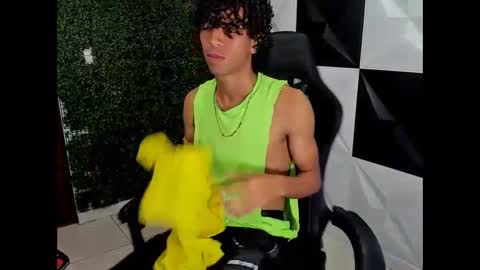 Snapshot of xion_ez chatting on October 7, 2025, 9:34 pm xion_ez online show from October 7, 2025, 9:34 pm