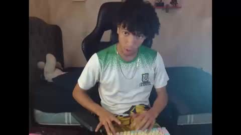 Snapshot of xion_ez chatting on October 14, 2025, 10:21 pm xion_ez online show from October 14, 2025, 10:21 pm