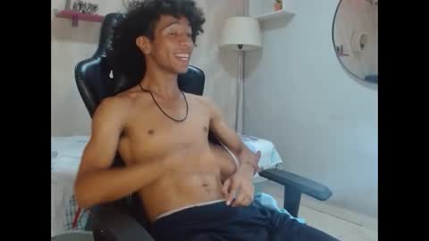 Snapshot of xion_ez chatting on October 27, 2025, 8:35 pm xion_ez online show from October 27, 2025, 8:35 pm