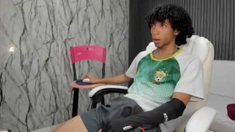 Snapshot of xion_ez chatting on November 25, 2025, 8:20 pm xion_ez online show from November 25, 2025, 8:20 pm