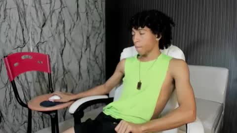 Snapshot of xion_ez chatting on December 4, 2025, 8:50 pm xion_ez online show from December 4, 2025, 8:50 pm