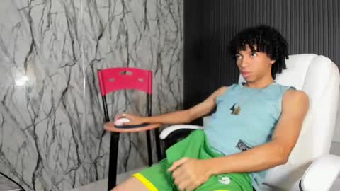 Snapshot of xion_ez chatting on December 14, 2025, 9:19 pm xion_ez online show from December 14, 2025, 9:19 pm