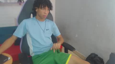 Snapshot of xion_ez chatting on December 16, 2025, 9:42 pm xion_ez online show from December 16, 2025, 9:42 pm