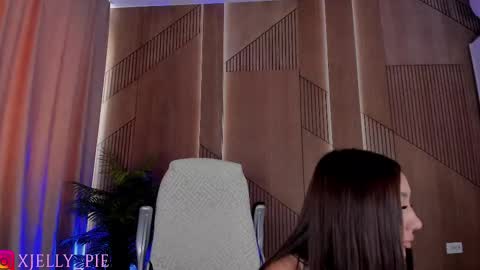 Snapshot of xjelly_piee chatting on September 15, 2025, 12:16 pm Charisma online show from September 15, 2025, 12:16 pm