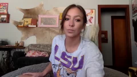 xLacyy online show from October 5, 2025, 5:22 pm