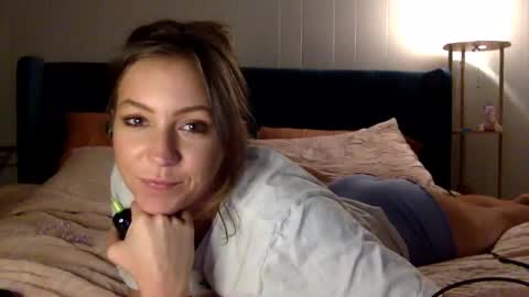 xLacyy online show from November 20, 2025, 4:12 am