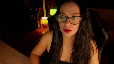 Lara online show from May 1, 2026, 9:30 pm