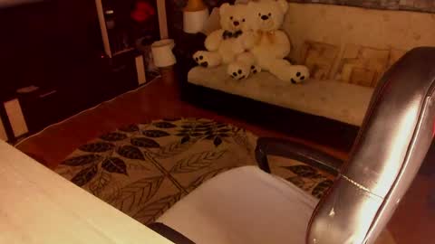 Lara online show from May 2, 2026, 8:58 pm