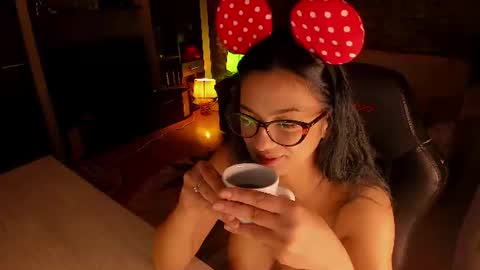 Lara online show from June 26, 2026, 9:30 pm